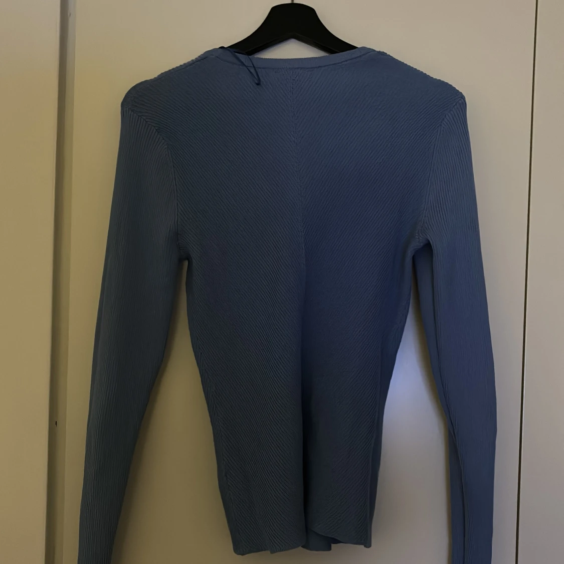 Blå ribbad tröja från Lindex - 91