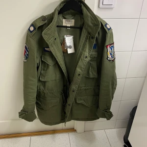 Ralph lauren Field jacket  - Säljer nu denna riktigt feta Ralph lauren Field jacket. Den är i storlek S och sitter som en M. Helt ny med prislapp osv. Hör av er angående frågor eller viss funderingar. Pris kan diskuteras🤩