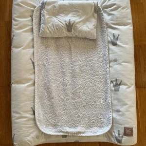 NG baby skötbädd  - NG baby skötbädd köpt för 600. Praktiskt och söt. Köparen står för frakten annars går det bra att hämta upp den 