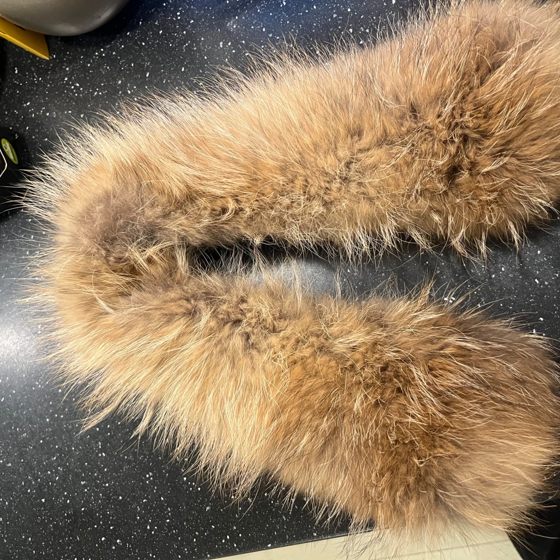 Beige pälsad till luva  - 90