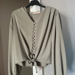 Blus grön  - Knappt använd 