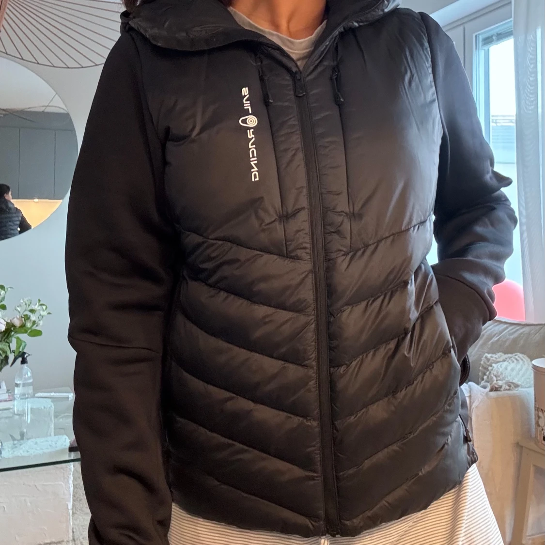 Svart hybridjacka från Sail Racing