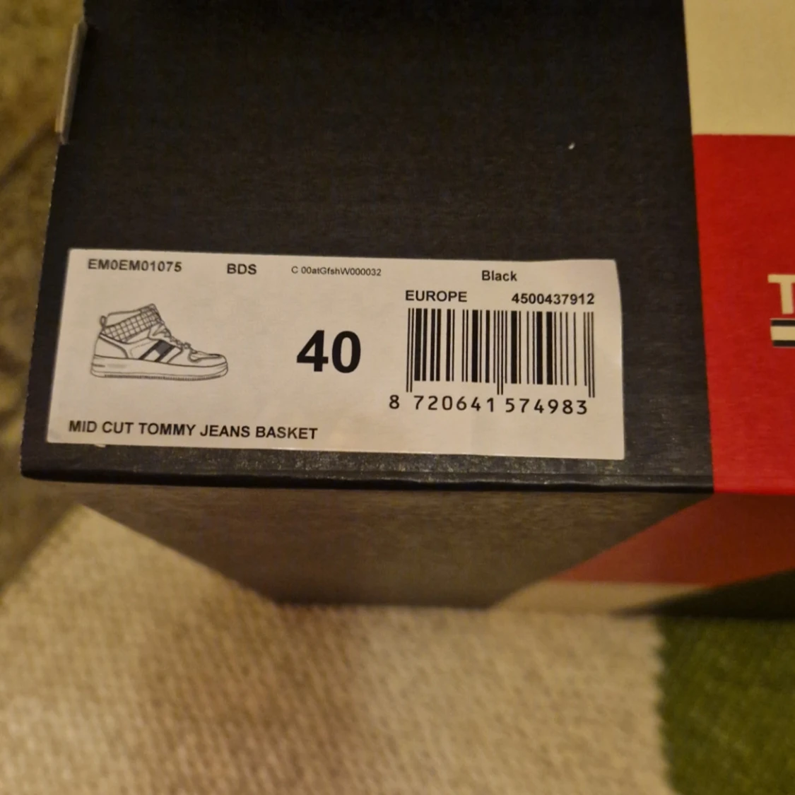 Tommy Jeans sneakers i svart, blå och vit - 93