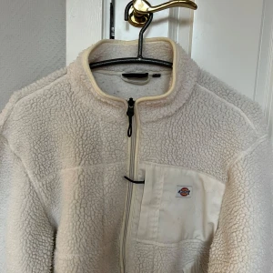 Teddy jacka - Från dickies, storlek S, nypris-999kr