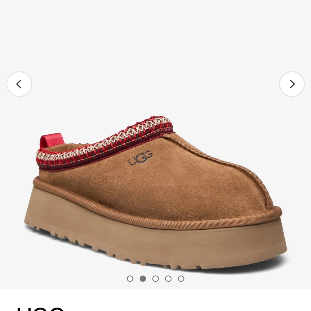 Ser ut precis som nya och är äkta uggs storlek 37 köpa för 2000kr . Skor.