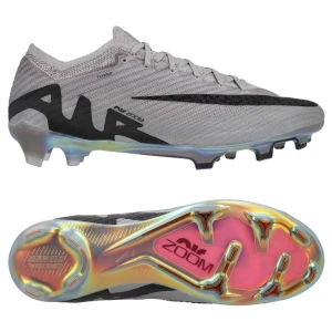 Nike Zoom fotbollsskor - Snygga grå Nike Zoom fotbollsskor med en cool regnbågssula. Perfekta för att dominera på planen med stil! Skorna har en tight passform och snörning för bästa komfort och kontroll. Den svarta Nike-loggan ger en extra touch av klass. St:45, skriv om funderingar🙏