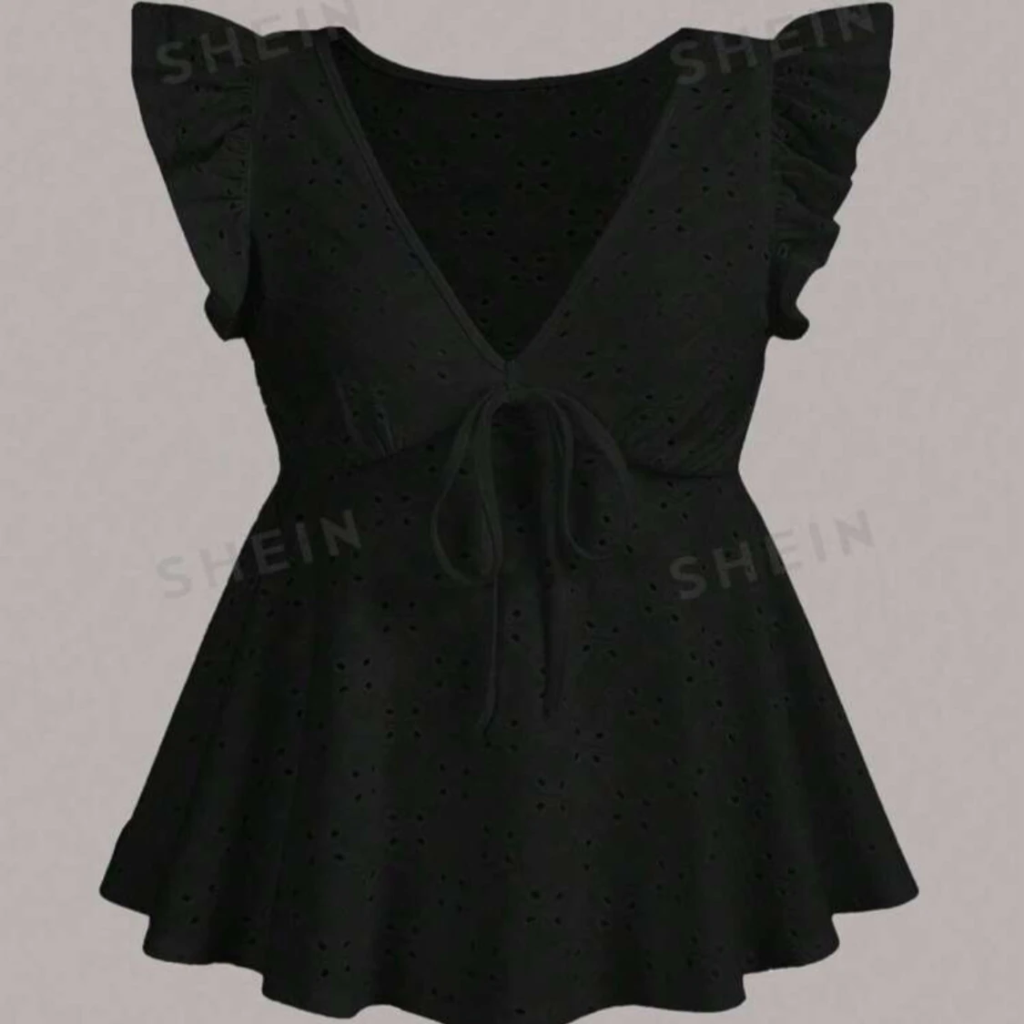 Svart topp med volangärmar från SHEIN - 90