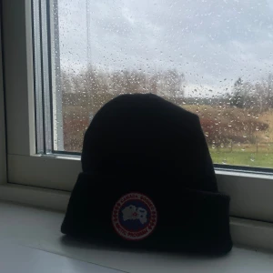 Canada goose mössa  - Varm o go mössa som jag tröttnat på.