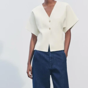 ”Slätstickad kortärmad jacka” från zara - Aldrig använd 