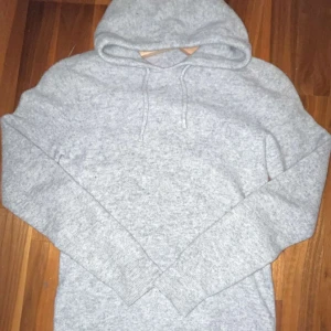 Cashmere Hoodie - Cashmere hoodie | Storlek: XS | Skick: 8,5/10 | Pris: 699kr | Okänt märke | Pris kan diskuteras | Hör av er vid fler frågor | Mvh Leon