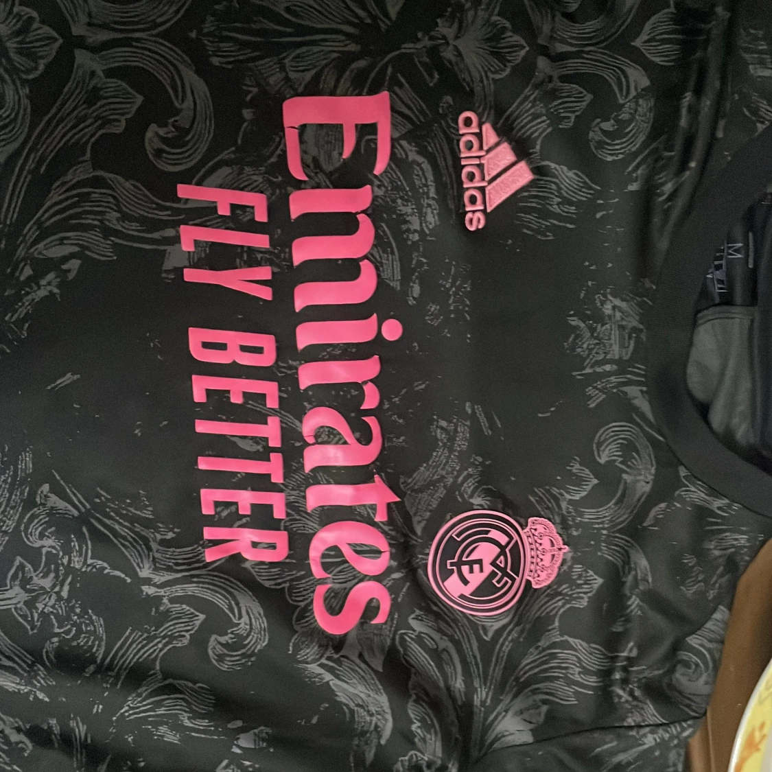 Svart och rosa fotbollströja från Adidas - 90