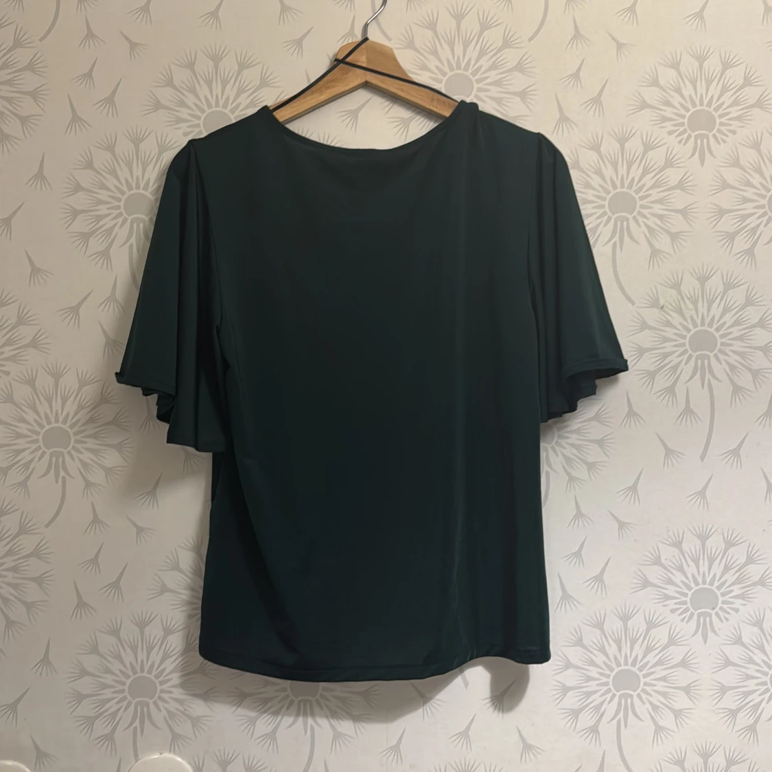 Mörkgrön blus med korta ärmar - 1