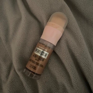 foundation maybeline glow  - glow foundation från maybelline i färgen 02, bara testad 2 ggr 🩷