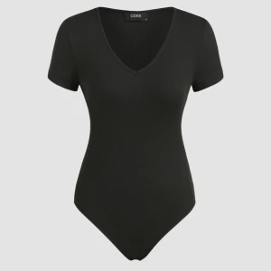 Svart ribbad bodysuit - En super vin V ringad ribbad bodysuit. Endast använd en gång sen tröttnade jag på V ringning.