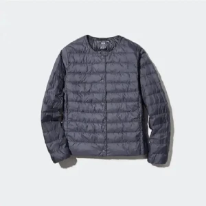 Grå/blå pufferjacka från Uniqlo - Superfin jacka från Uniqlo som är i nyskick , grå blå i färgen och har inga defekter, nypris 800 kr (jag brukar ha S och den passar mig perfekt) ❤️❤️