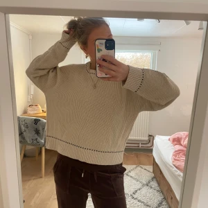 Stickad tröja - Sååå fin stickad tröja med coola detaljer från neo noir😍😍😍