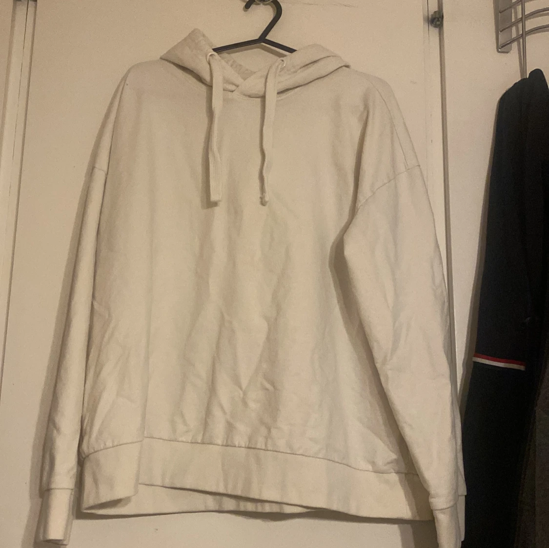 Vit hoodie från NEU