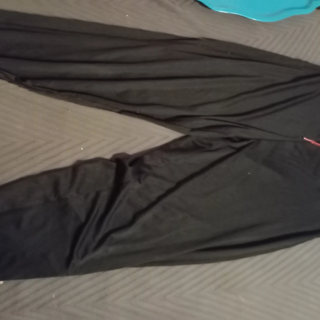 Svarta mjukisbyxor med snörning