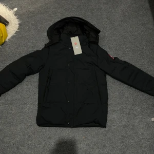 Canada  - Qr kod finns där inne för och skanna, inga skador, helt ny!