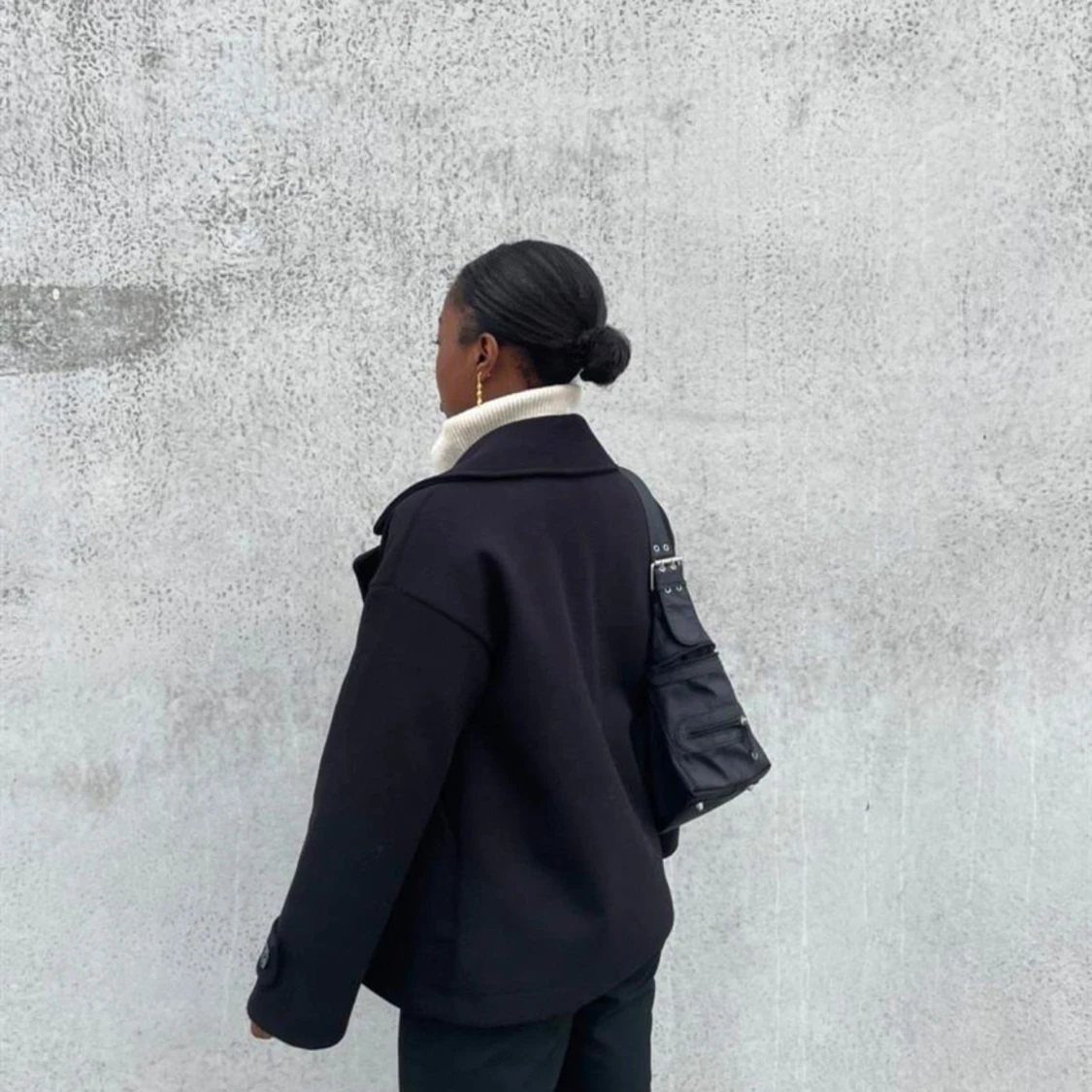 Design by si kappa svart med knappar - 90