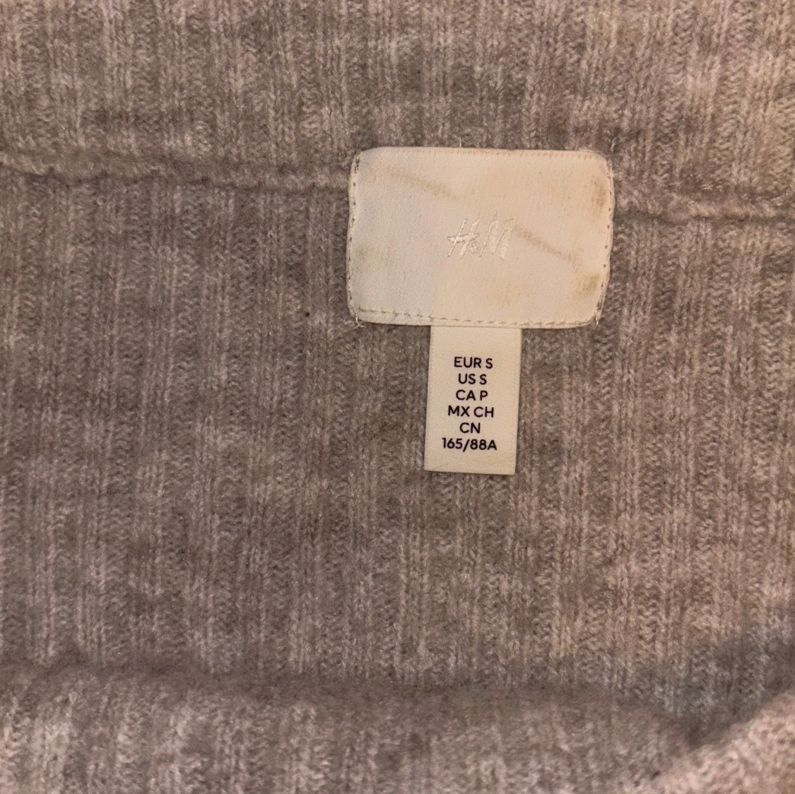 Beige/ljusgrå ribbad offshoulder tröja - 75