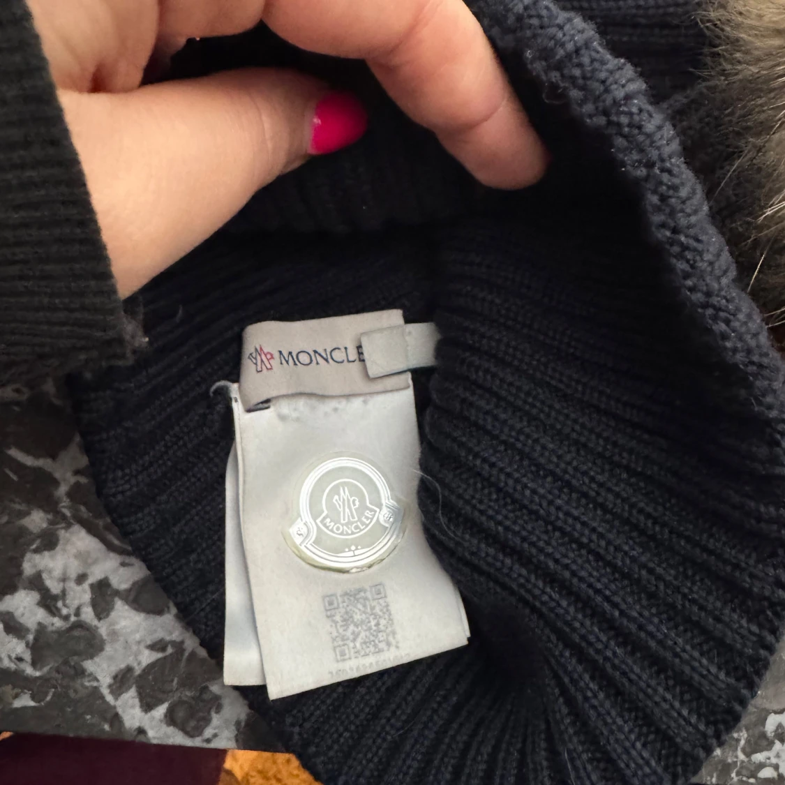 Svart mössa  från Moncler - 90