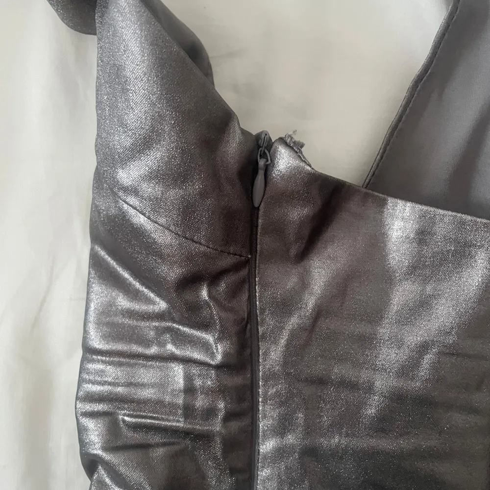 Snyggaste halterneck silvrig topp från zara. Perfekt till fest. Yläosat.