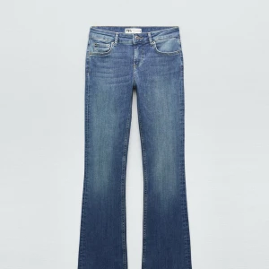 Zara Low waist jeans - Säljer dessa Low waist jeans från zara som inte säljs längre! Super snygga, i storlek 34 köpta för 400kr