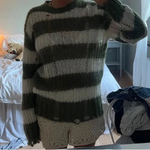 Golden goose tröja - Mysig stickad tröja från golden goose som är i superfint skick, men kommer tyvärr inte till användning längre.💕