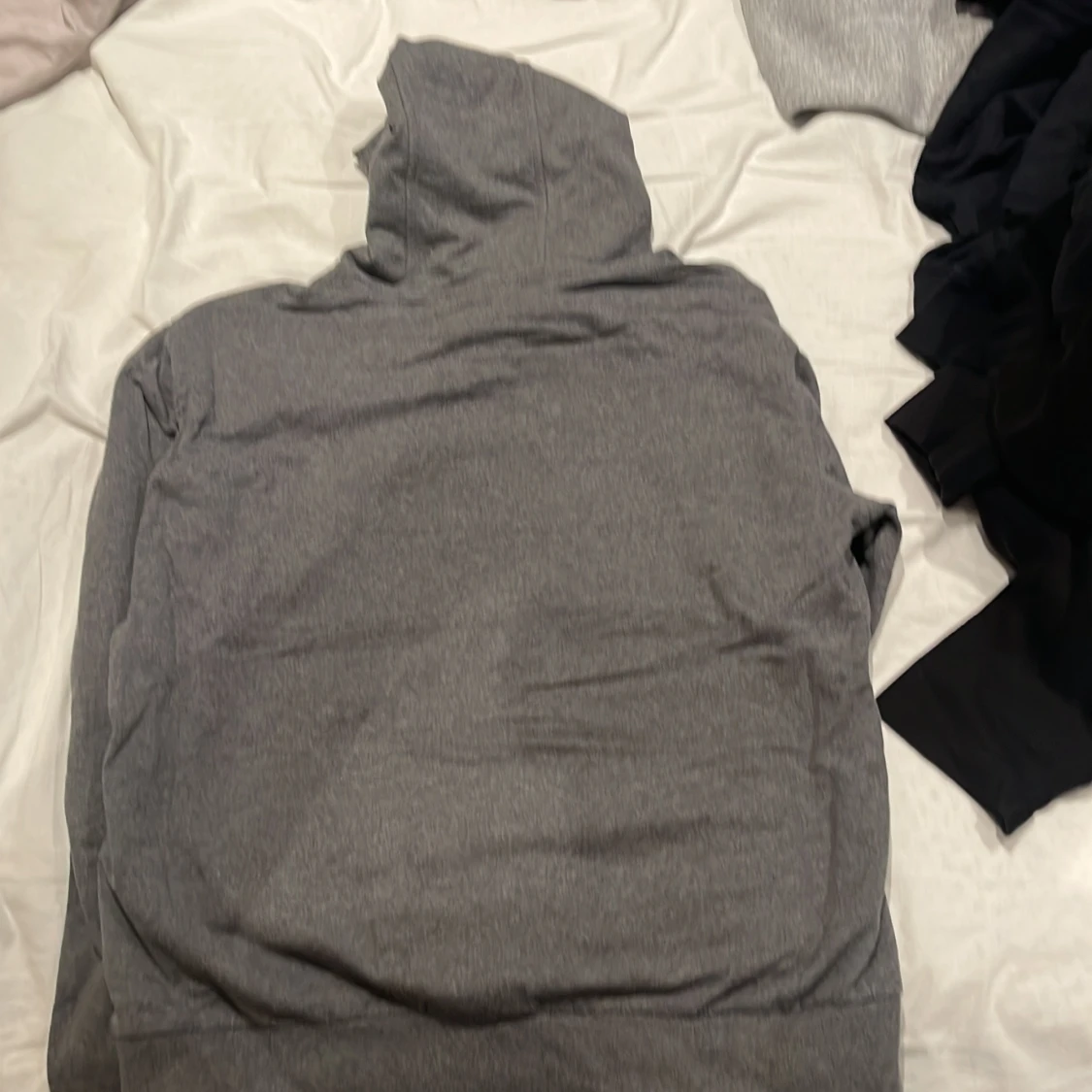 Grå hoodie från Emporio Armani - 91