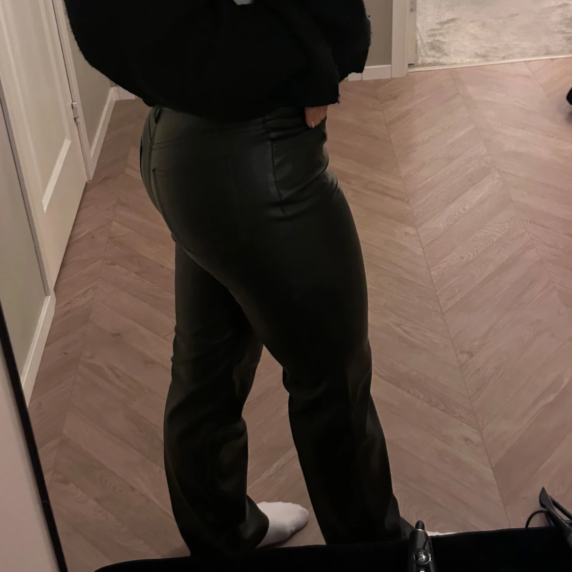 Svarta skinnbyxor - 90