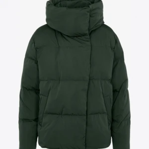 (Svart) omlott dunjacka - Säljer en (svart) jätte fin dunjacka som är slutsåld och knappt använd❣️nypris 1355kr från object