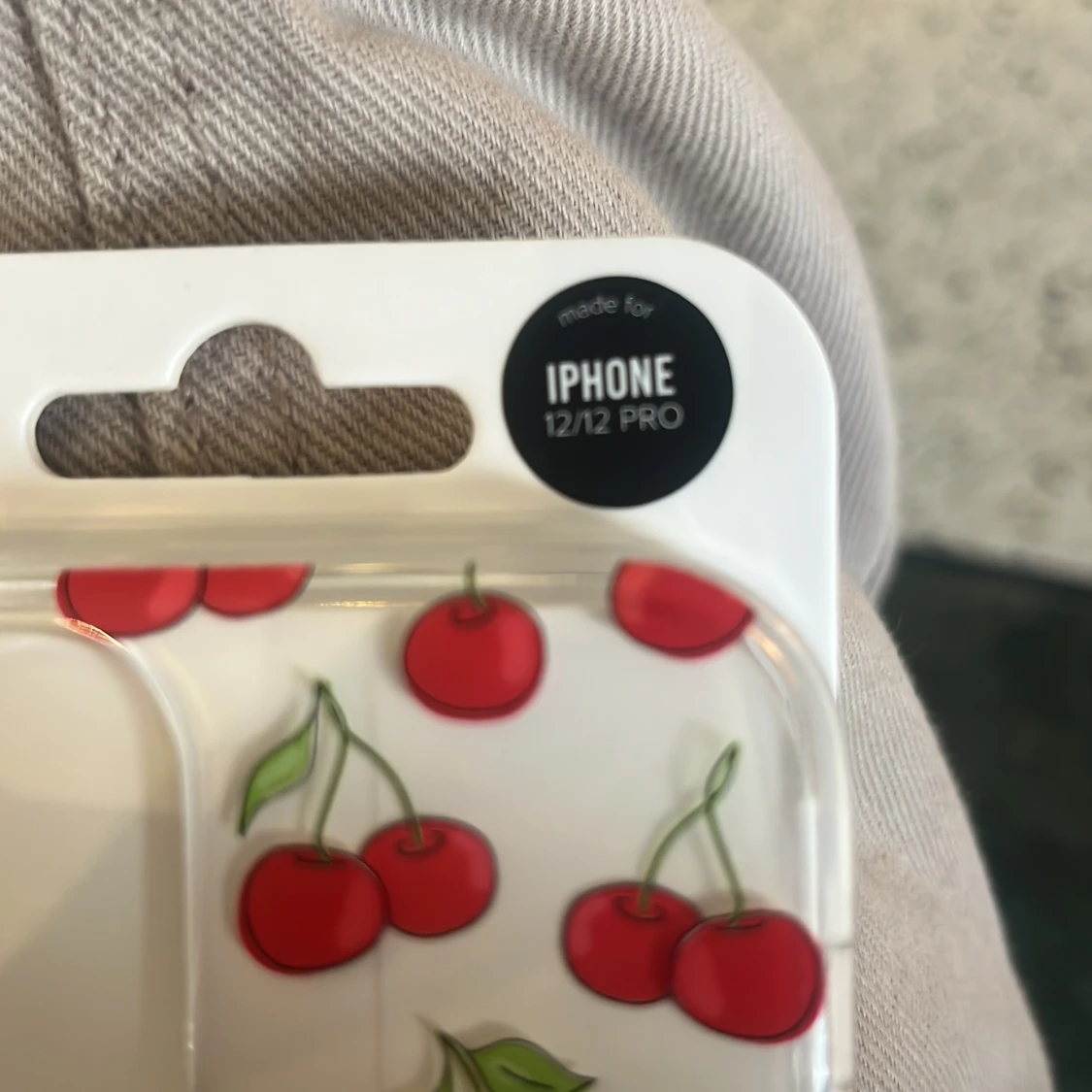 Mobello iPhone 12/12 Pro skal med körsbärsmönster - 91