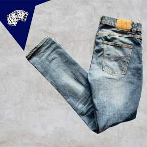 Nudie jeans Lean Dean | Skick: 9/10 | Strl W30 L32 | Modellen är 182cm | Hör av dig om du undrar någonting!