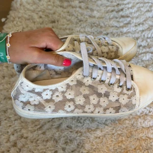 Gulliga skor✨ - Super gulliga skor i storlek 38💞