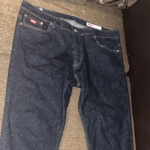 Levis jeans - Levis jeans ej äkt* men liknar. Storlek W 40 L32 och har endast testats engång och är helt ny och oandvänd annars