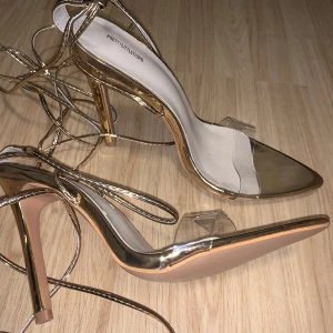 Klackskor 🤎 - Guldiga klackskor 🤎😍