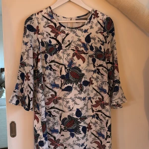 Klänning Veromoda  - Klänning Vero Moda. Stl M