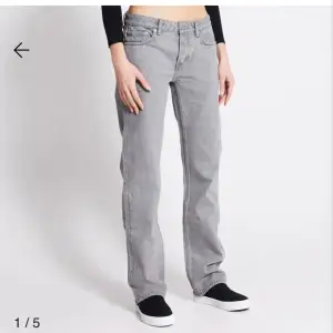 Lågmidjade raka jeans från lager 157 i storlek XXS. Nypris 400, säljer för 150 kr exklusive frakt💕