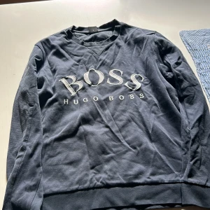 Säljer hugo boss tröja  - Säljer hugo boss tröja använt någon gång 
