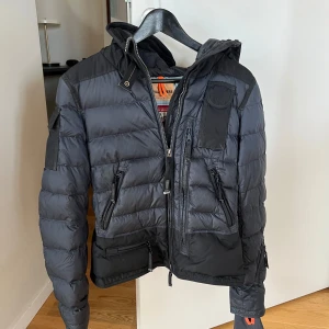 Jacka Parajumpers - Snygg jacka från Parajumpers i mycket bra skick 