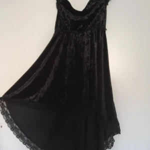 Klänning - En mer dark klänning som sällan har blivit använd