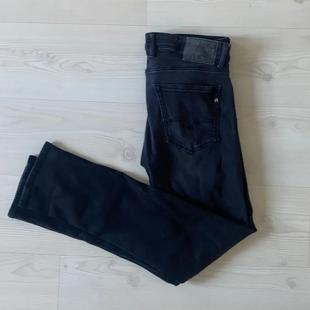 Replay jeans i straight/slim modellen Grover | Storlek: 32/34   - Mitt pris: 349- Nypris: Ca 1500 - Hör gärna av dig om du har några frågor.//AU_Archive. Jeans & Byxor.