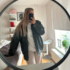 Vintage skinnjacka - Vintage skinnjacka oversized köpt för 600 säljer för 399