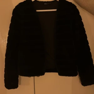 Päls jacka - Päls jacka svart Stl S