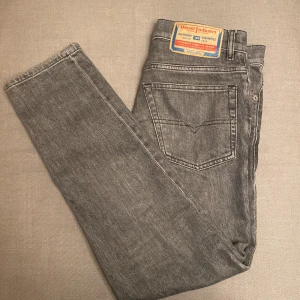 Diesel Jeans - Säljer dessa Diesel jeans då dom inte kommer till användning Har du några frågor är det bara att höra av dig
