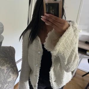 Kofta - Säljer denna fina koftan från ginatricot!