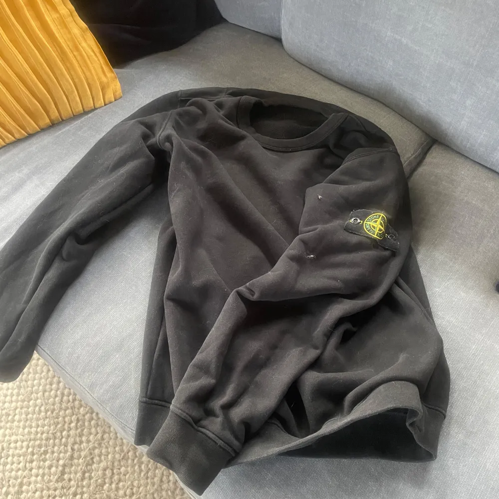 Säljer min Stone island tröja pga den blivit för liten för mig! Stl M sitter perfekt i Storleken!. Hoodies.