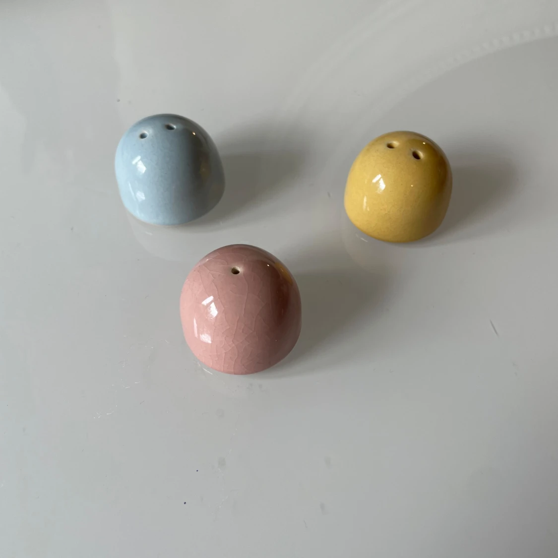 Färgglada keramikfigurer i pastellfärger - 92