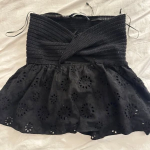 Zara topp - Intressekoll på min trendiga topp från zara💞 skriv för frågor eller bilder 